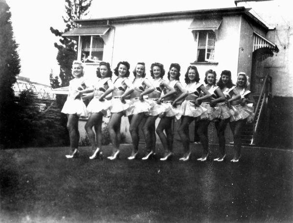 Chorus line the Soubrettes at the Cremorne Theatre, South Brisbane ca 1944